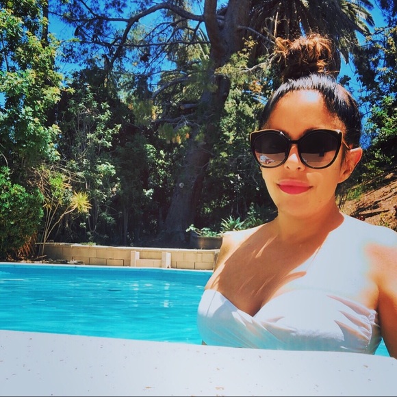 Meet your posher and ambassador , Michelle. - Picture 1 of 1